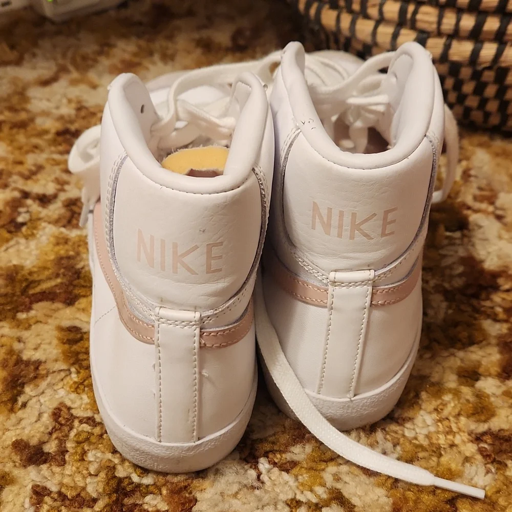 Nike high tops women's size 7.5 - Picture 3 of 4